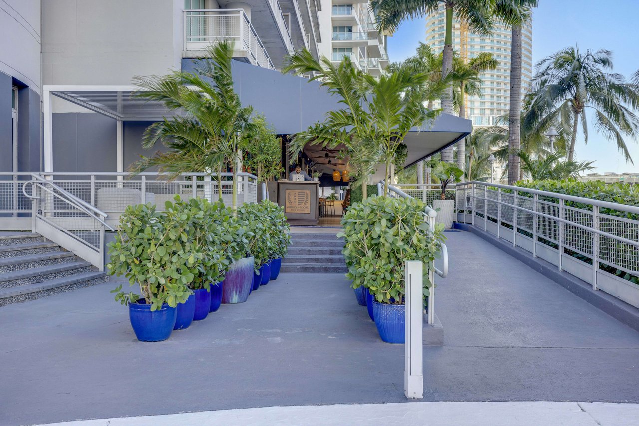 690 SW 1Ct #2308 Miami FL-33130