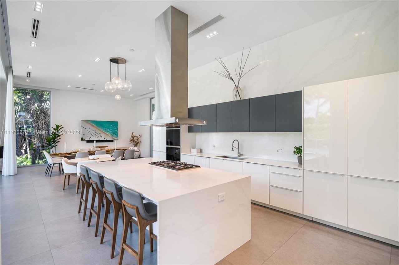 Hibiscus Island property image