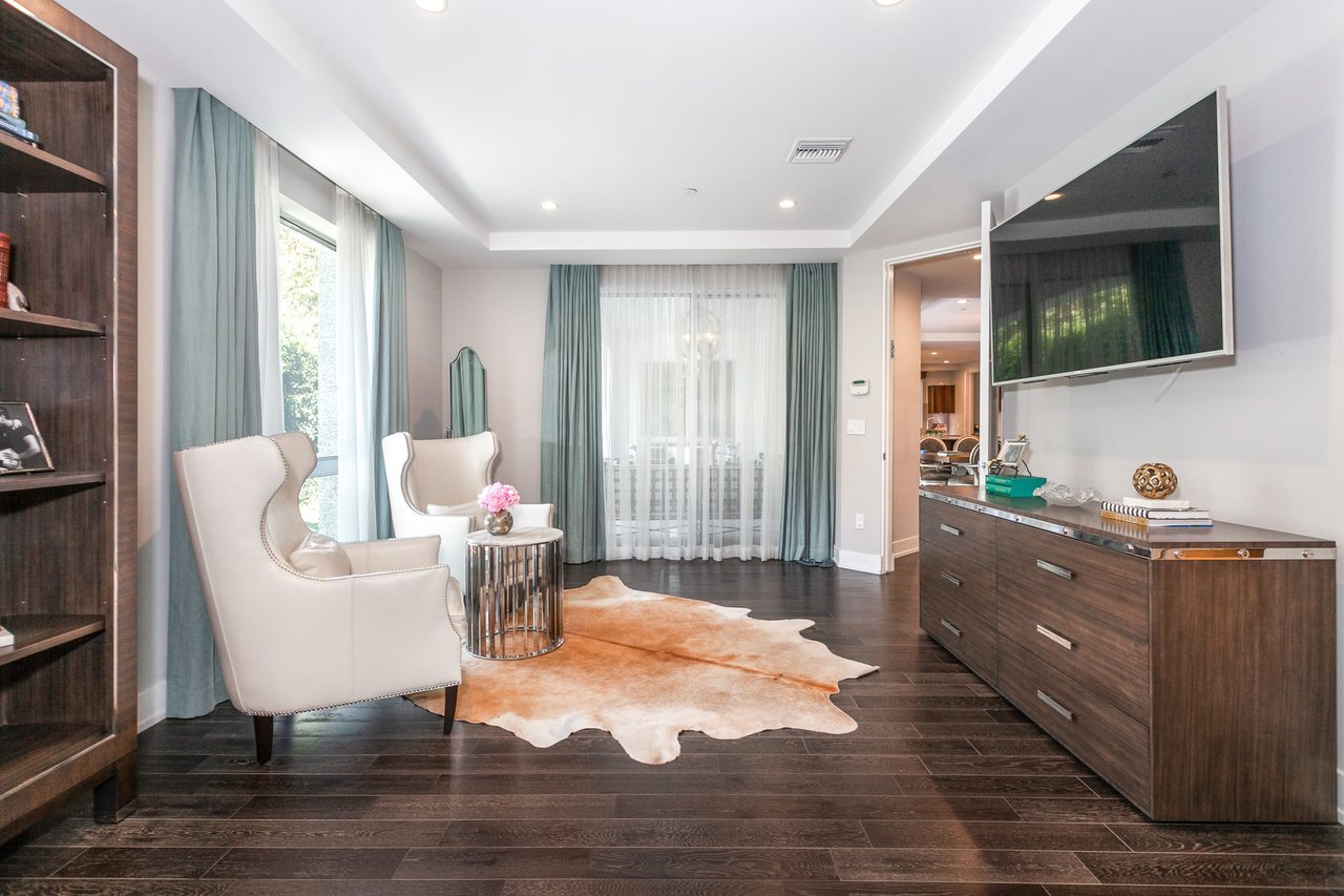 460 N Palm Drive Unit 106