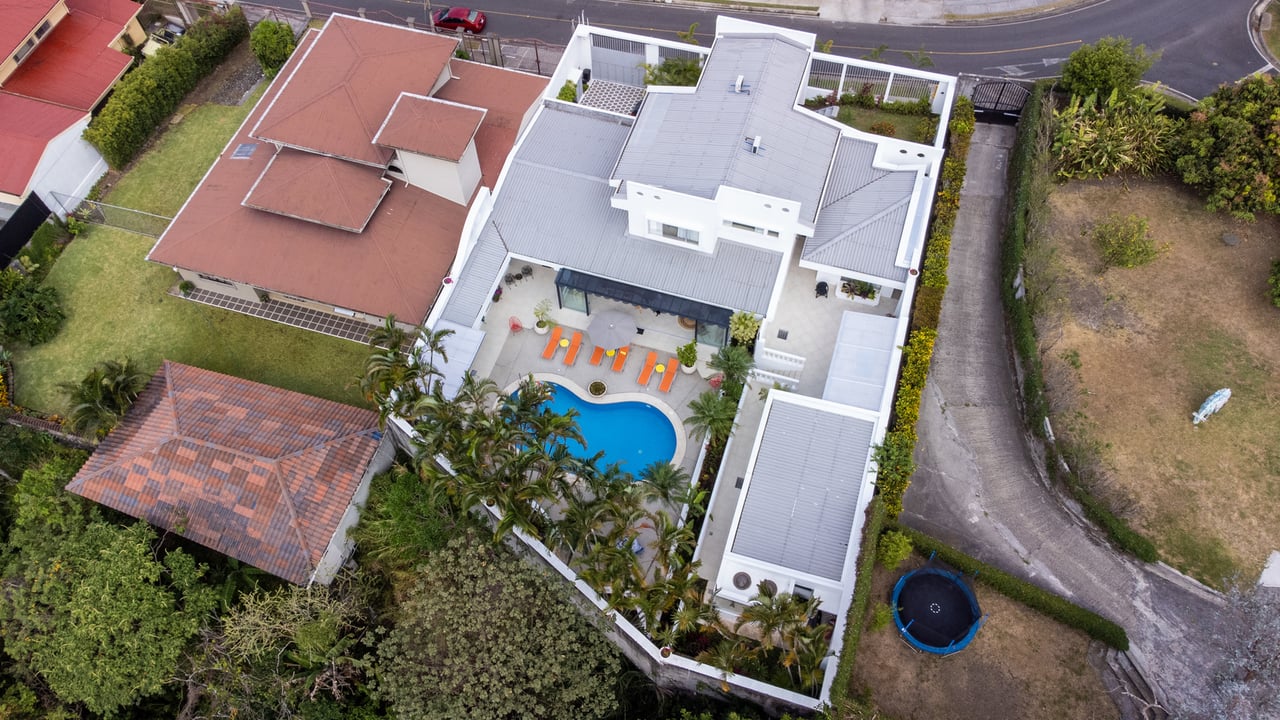 Designer Estate With Sauna, Escazu, San Jose