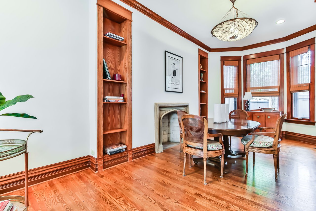 3806 N Alta Vista Ter