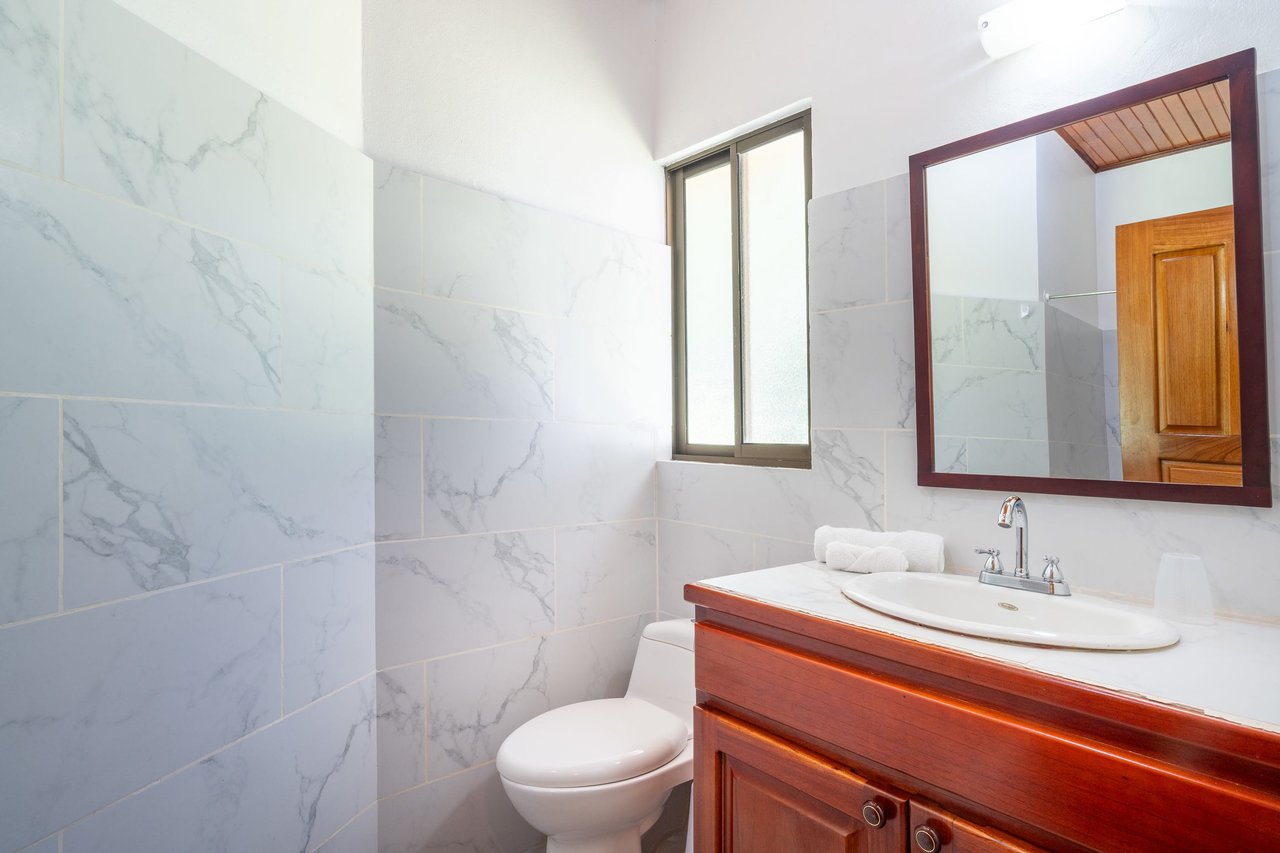 Excellent 3BR in Popular Neighborhood, Quiet, Private, Strong Rental Income