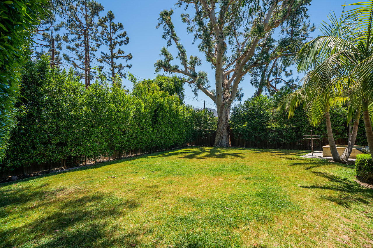 Sprawling Updated Cali Ranch in Toluca Lake w/ Resort Like Backyard