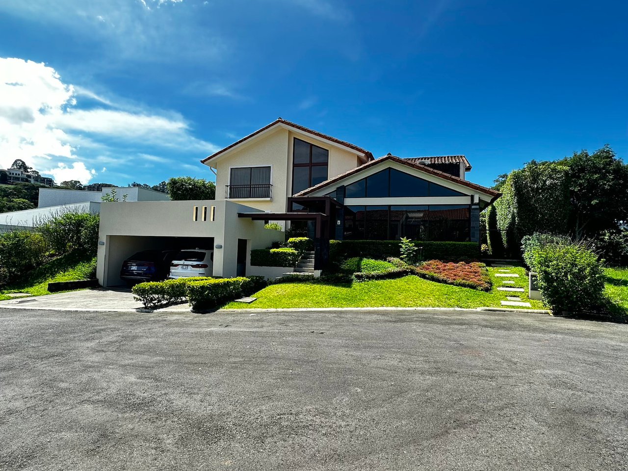 Contemporary Mountain View Home, Curridabat, San Jose