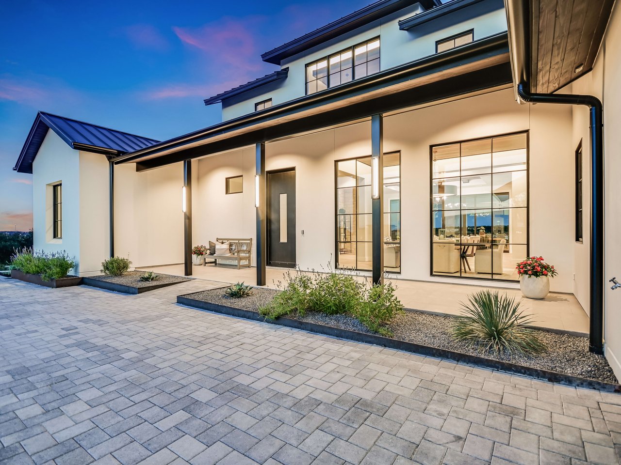 Alluring Amarra Masterpiece