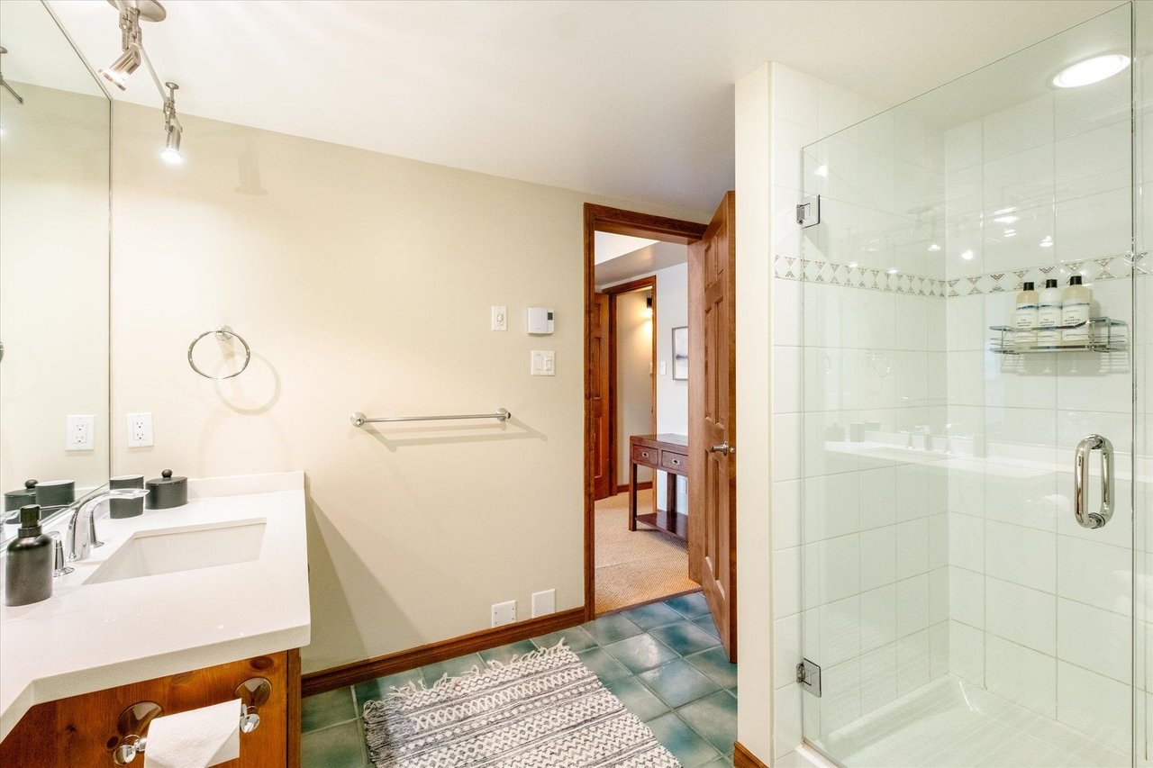 13-4644 Blackcomb Wy