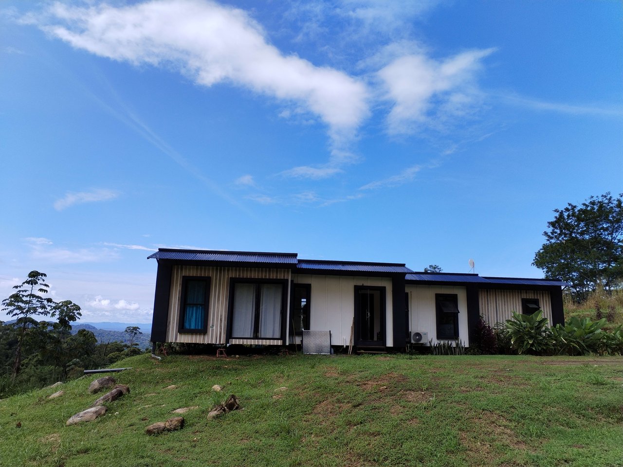 Ocean and Mountain View 3-Bedroom Home in Ojochal, Costa Rica - Casa Paradise