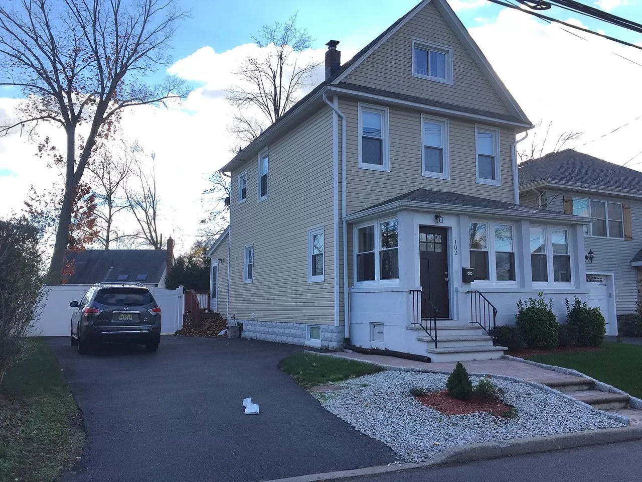 102 W Broad St