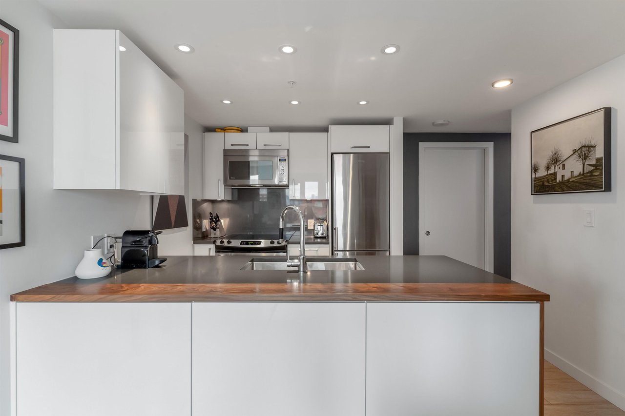 1202-983 E Hastings St