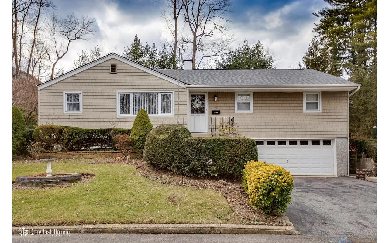 11 Meadowfield Lane, Glen Cove