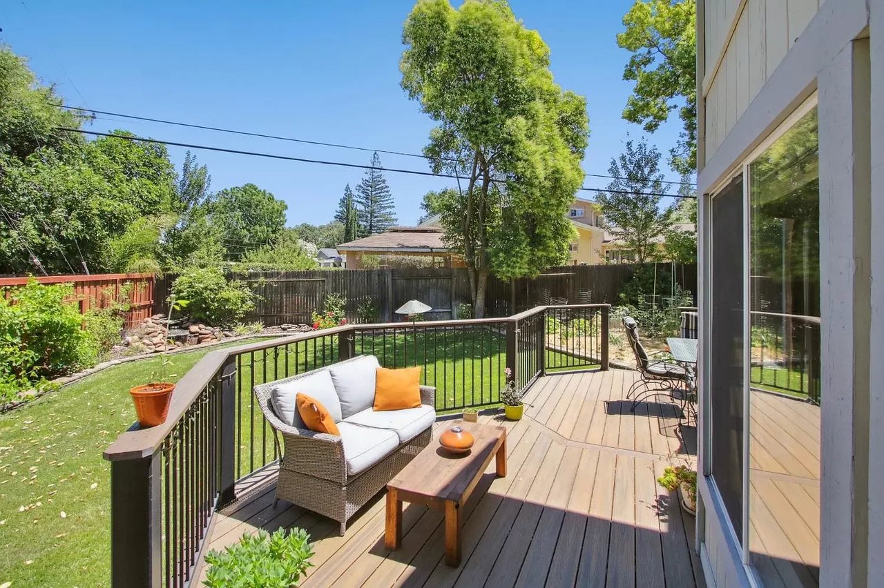 3861 Robie Lee Way