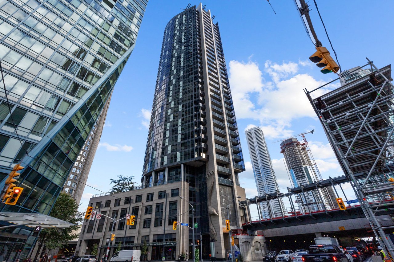 STUNNING PENTHOUSE IN ST. LAWRENCE MARKET AREA