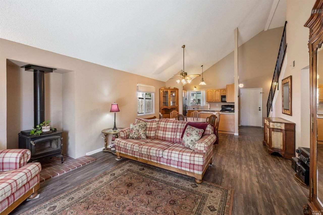 105 Saratoga Ct