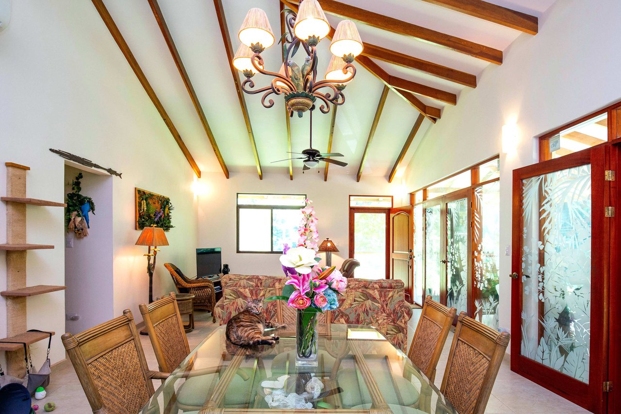 Wheelchair Friendly- 2 Bedroom house in a Quiet Community