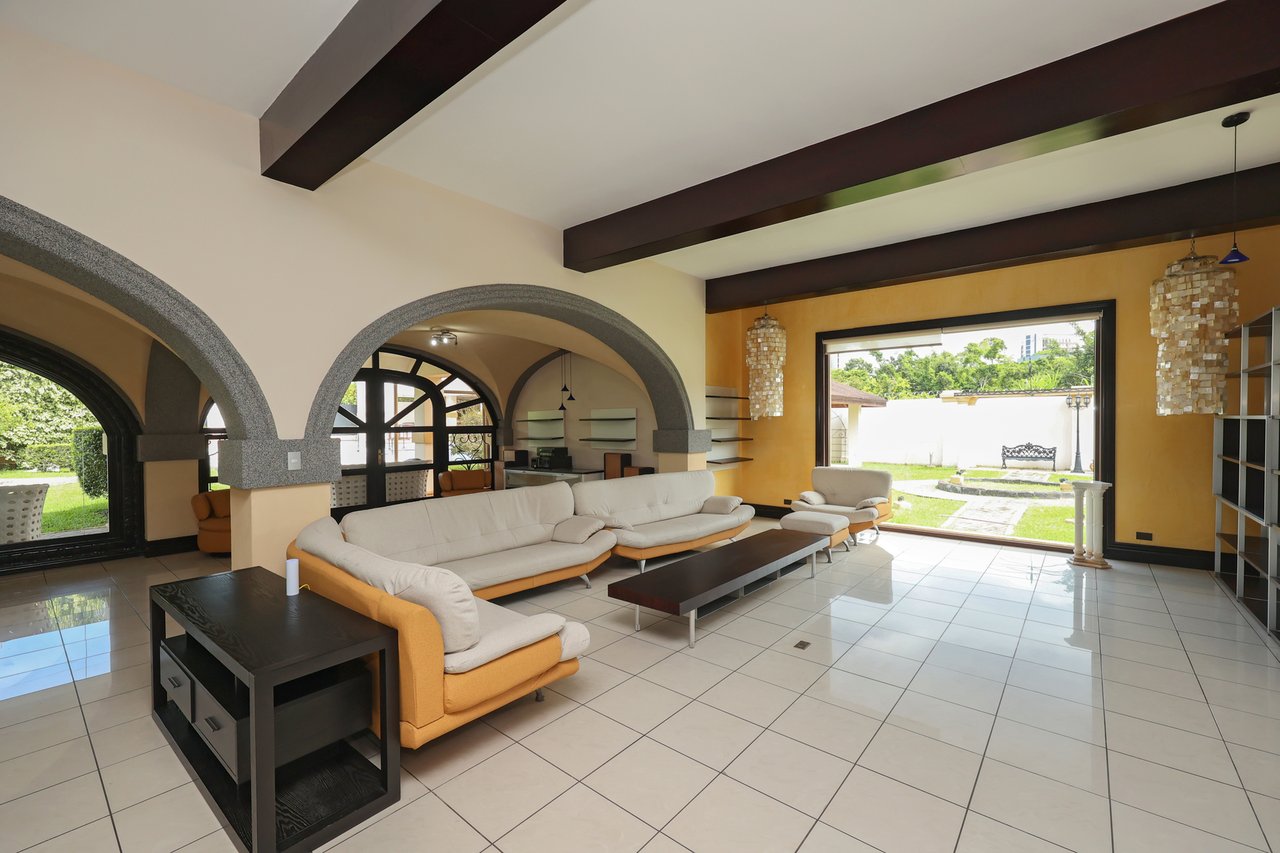 Luxury City Estate, Curridabat, San Jose