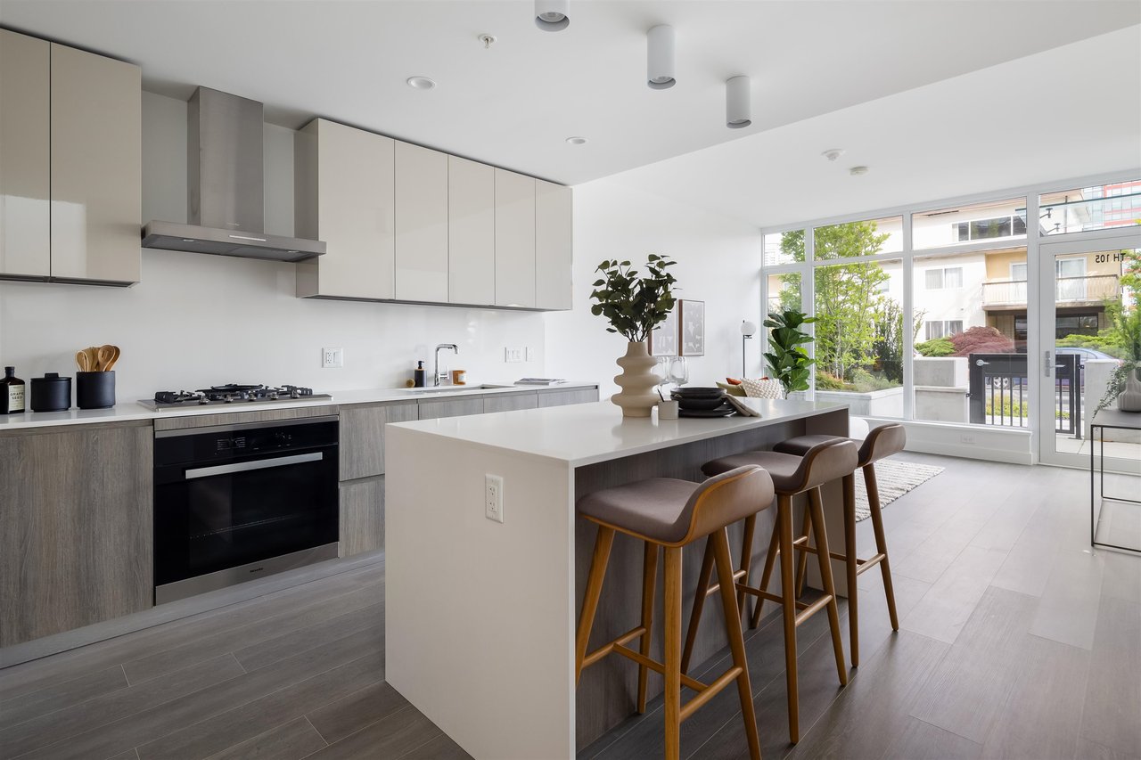 TH 108-6511 Sussex Ave