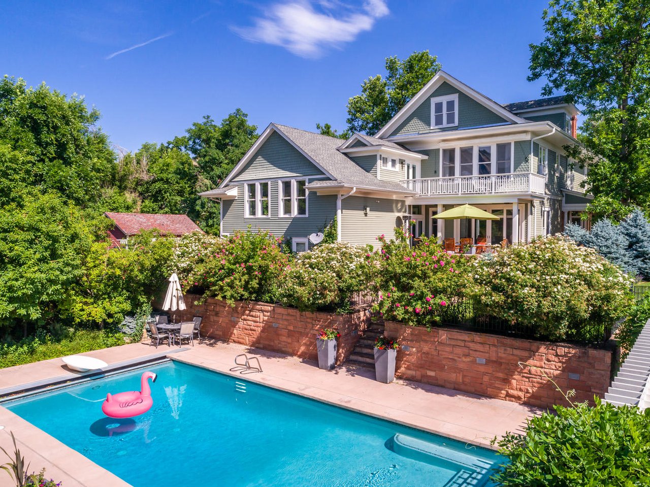 1002 Mapleton Ave
