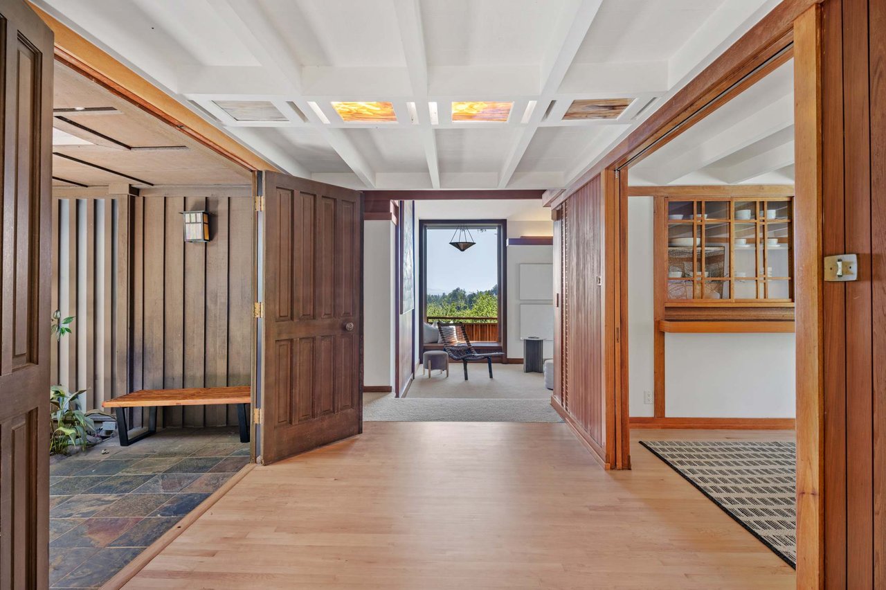 Kent Woodlands Mid Century Retreat