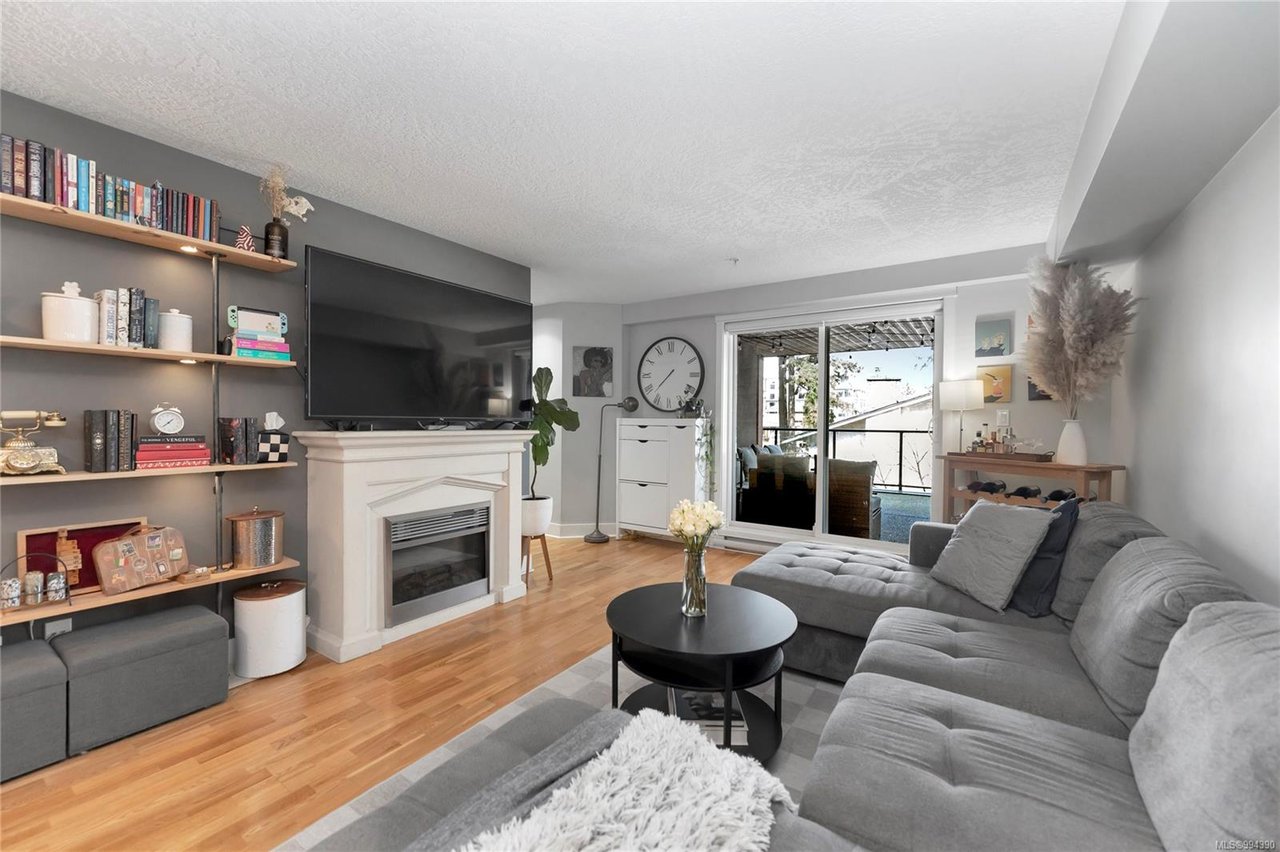 204-2717 Peatt Rd