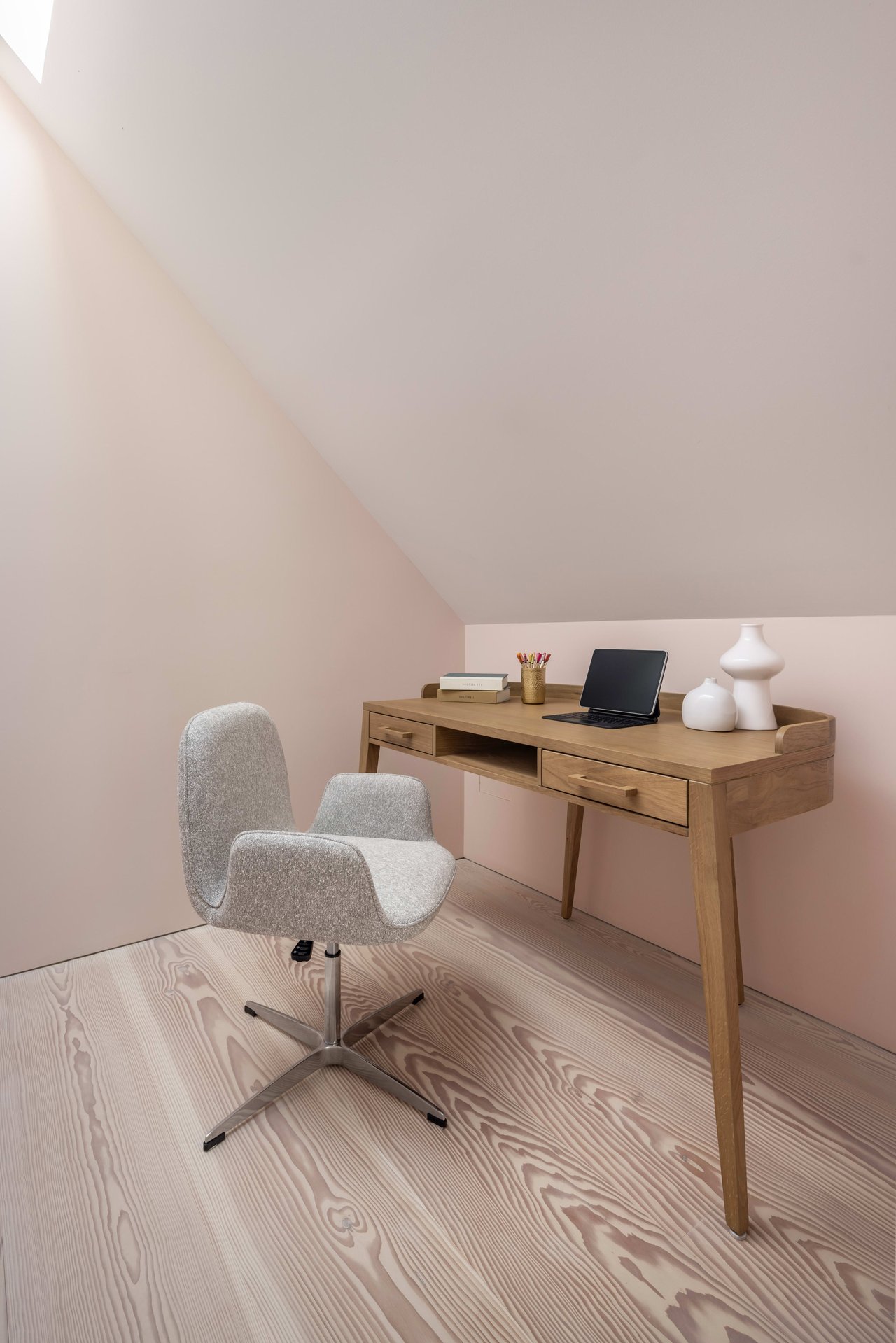 Warm Minimalism Meets Timeless Modern Design