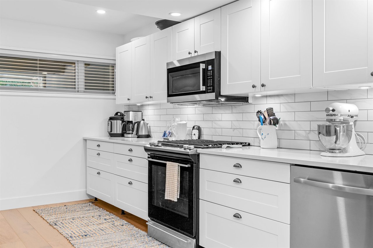 9-4957 Marine Dr