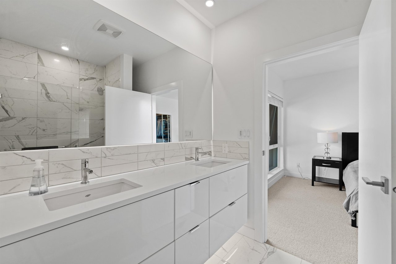 16-3595 Salal Drive, North Vancouver