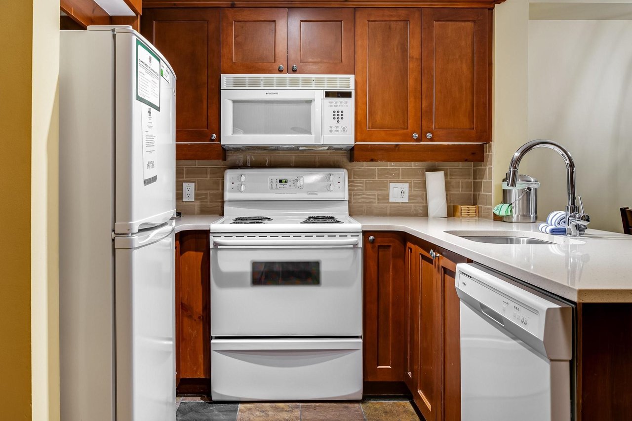 404 G4-4653 Blackcomb Wy