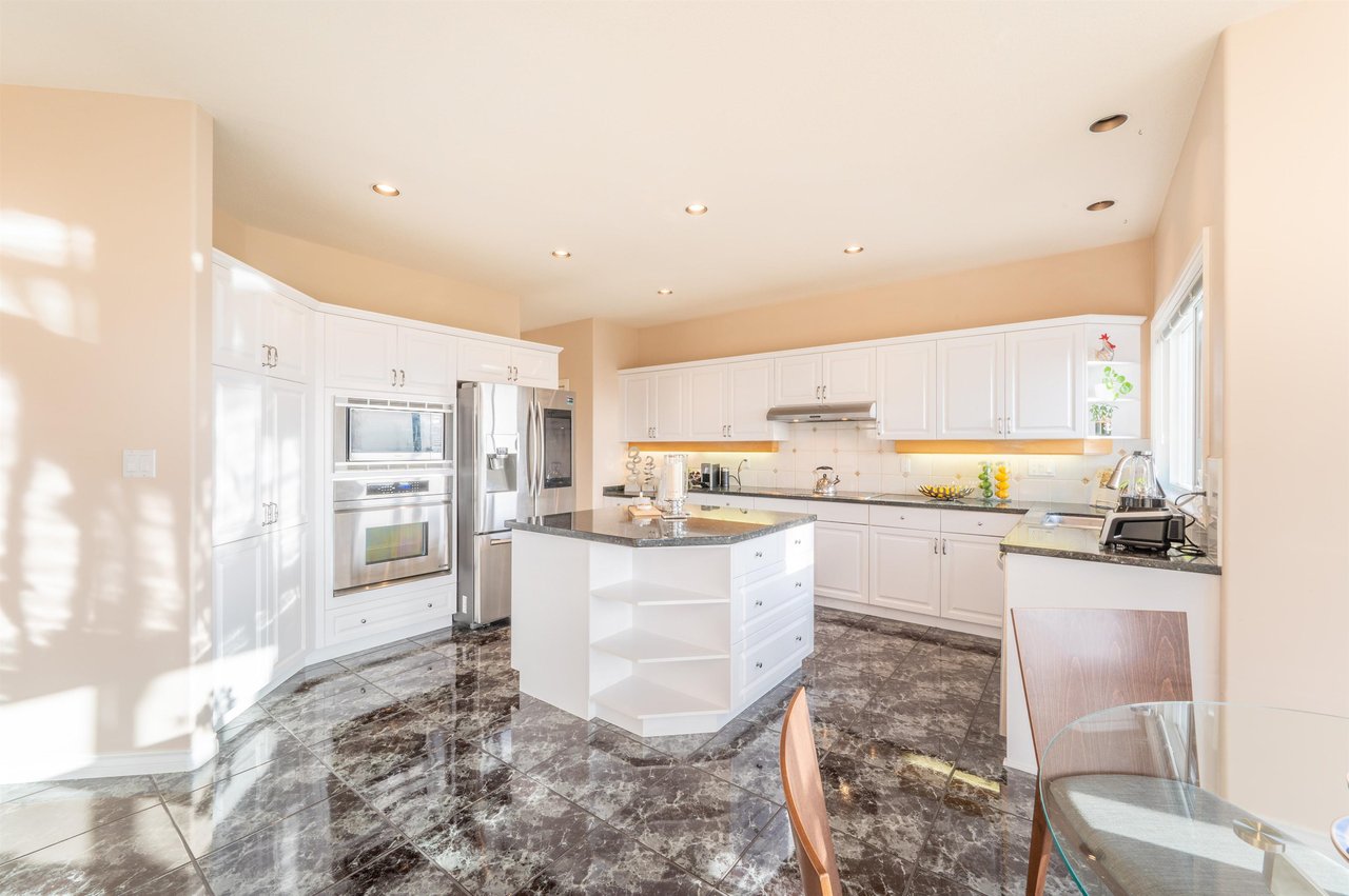 2588 Diamond Cres