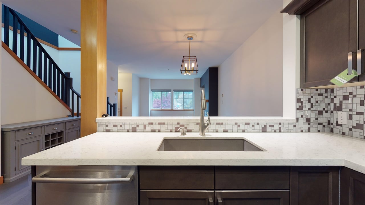 30-1800 Mamquam Rd