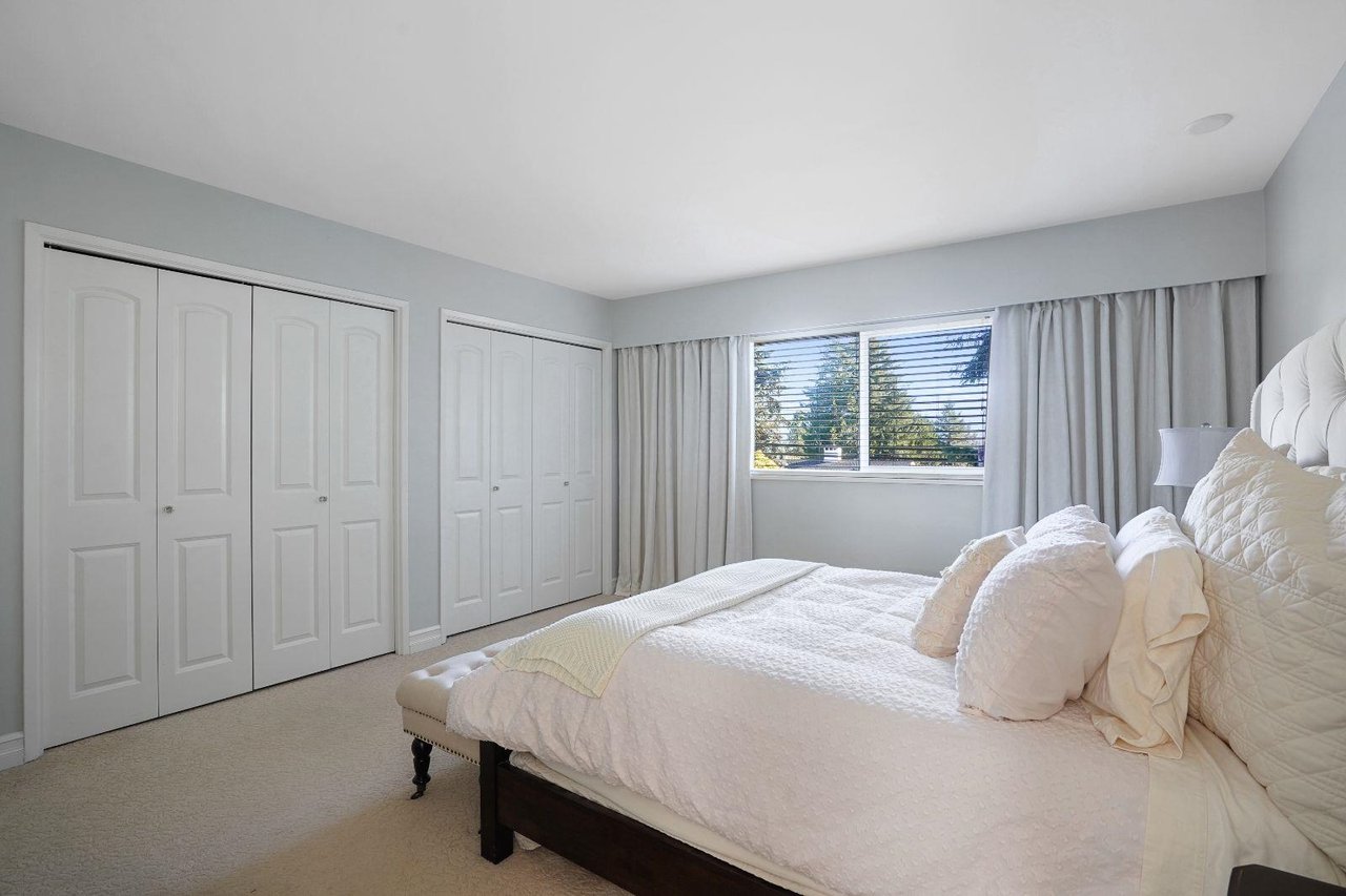 987 Fairway Dr