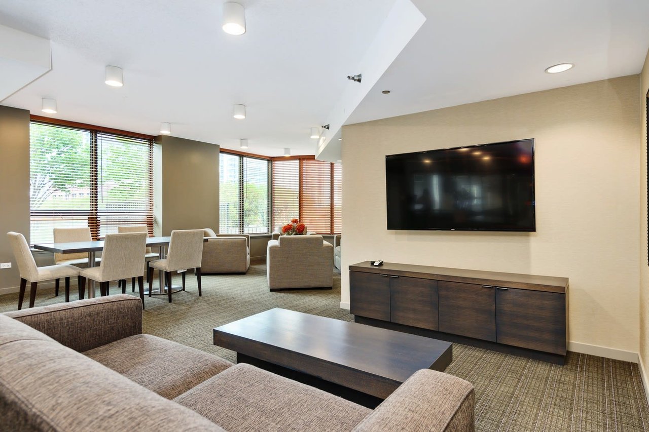 Picture of 400 N LaSalle amenities - party room - River North