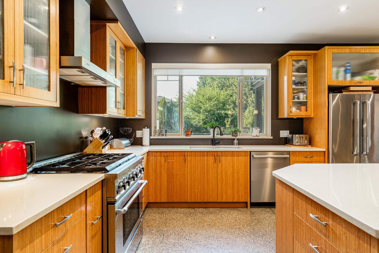 1687 Edwards Rd