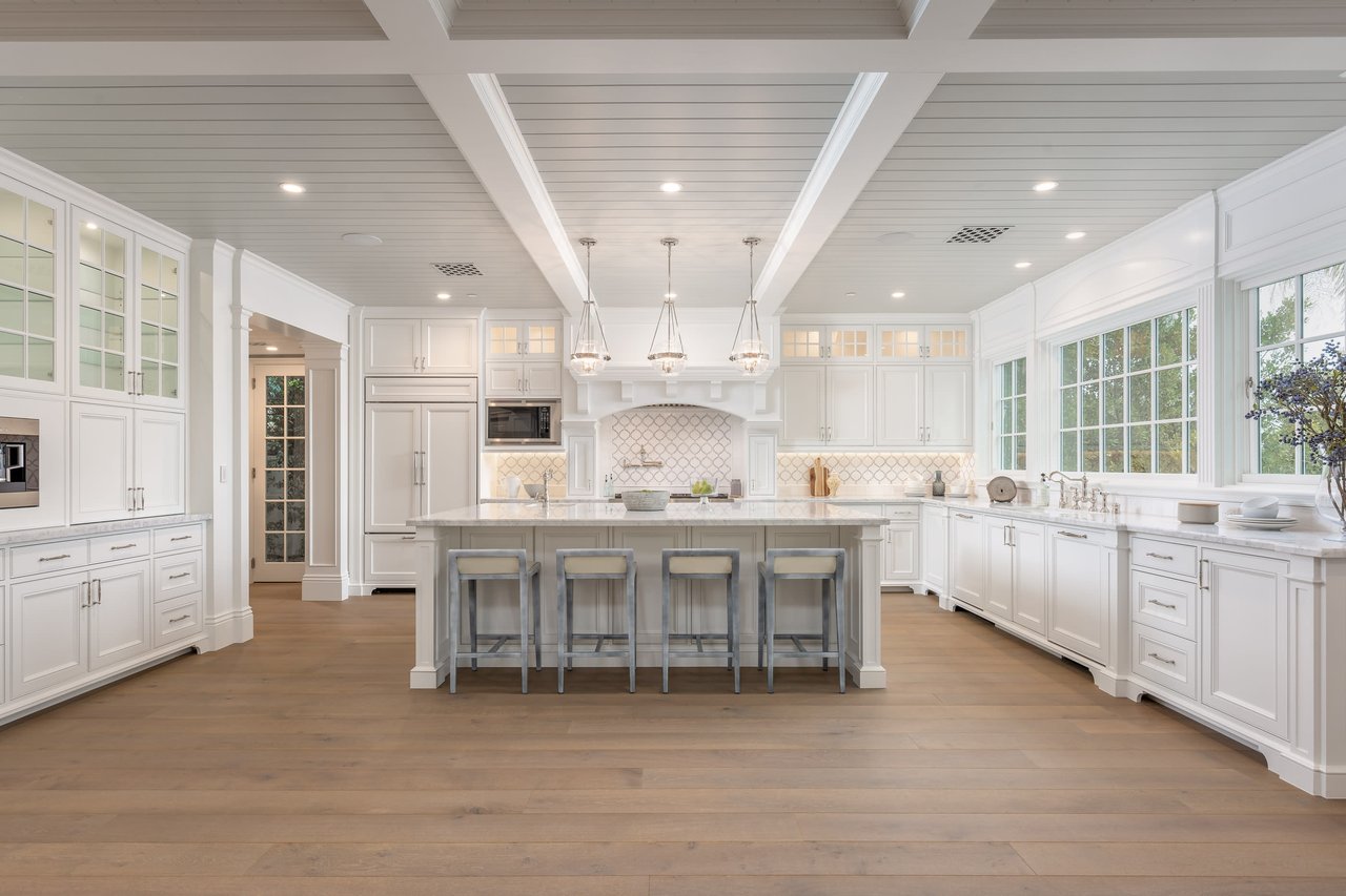 Exquisite Estate in Prime Riviera