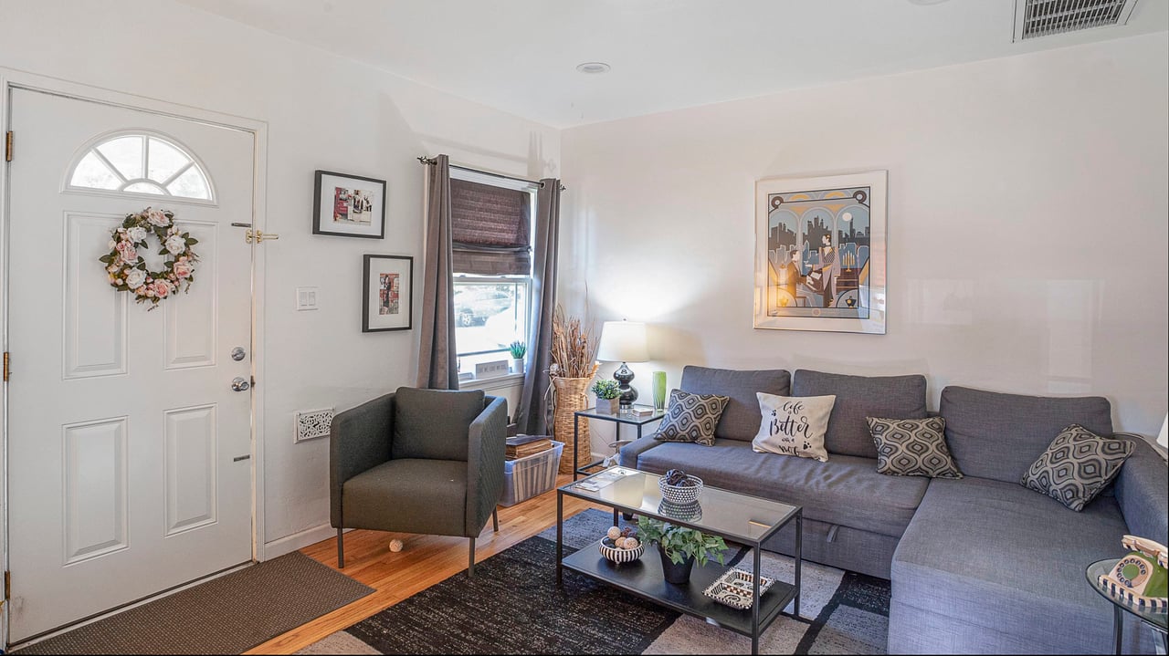 4-Plex in Prime Burbank Area with Great Upside Potential 