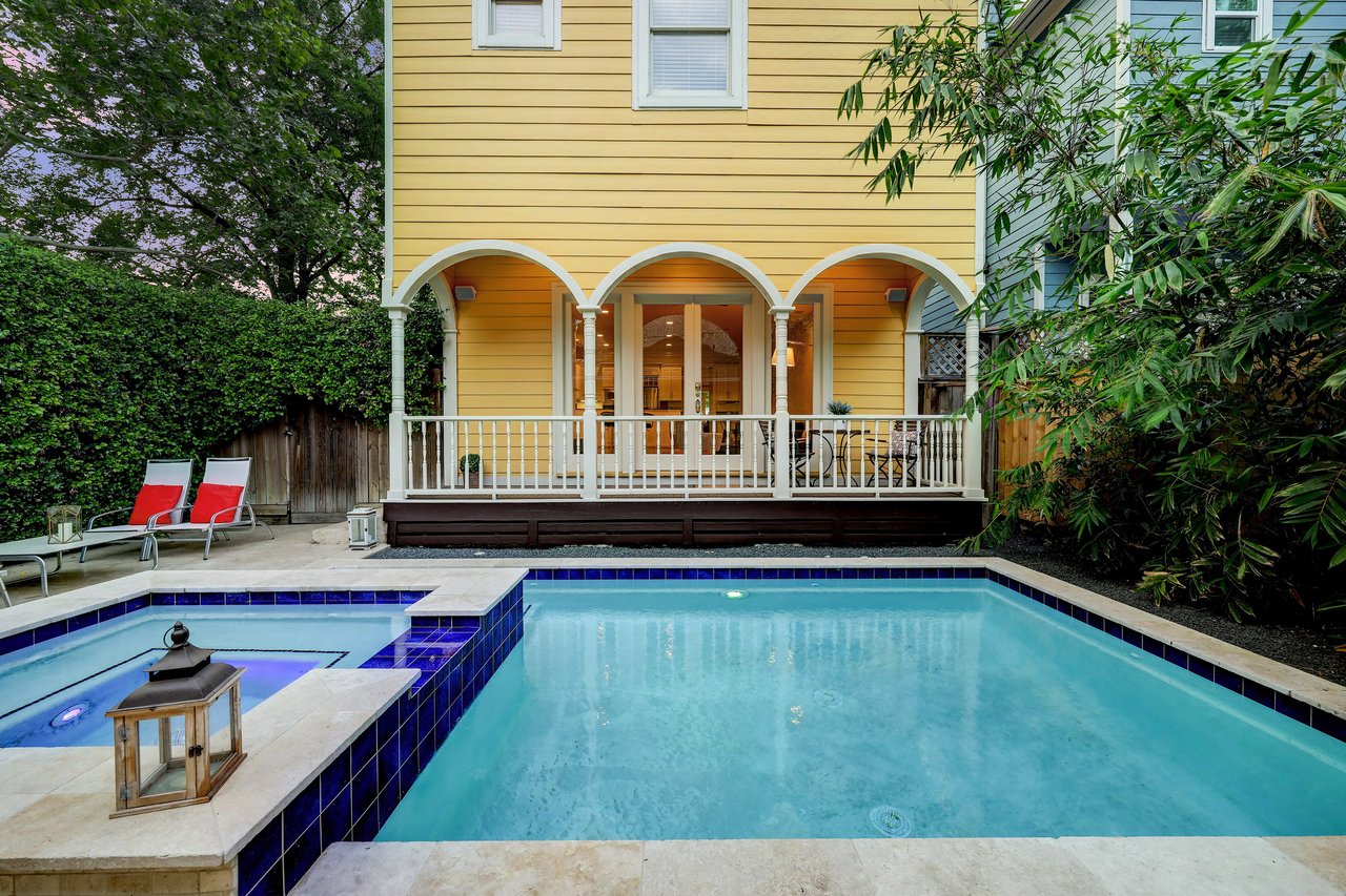 450 W 21st St