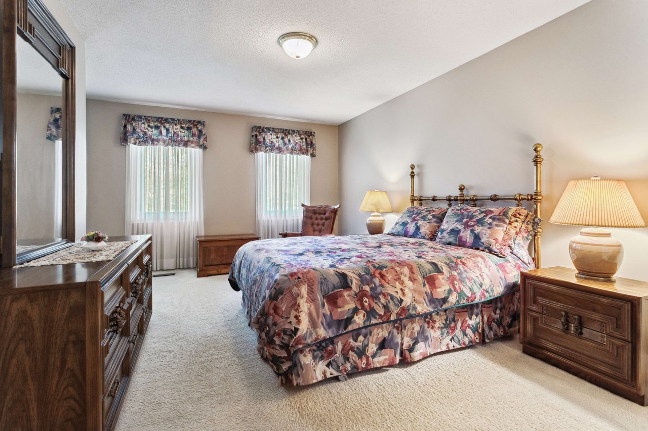 Impeccably Maintained Glen Abbey Home