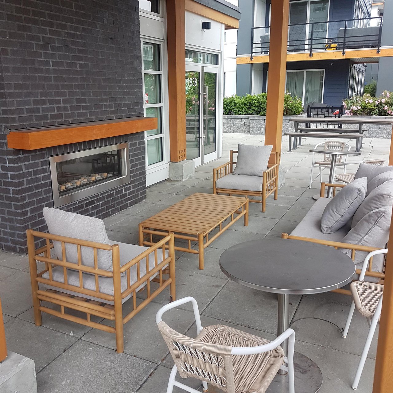 322-1792 Starling Dr