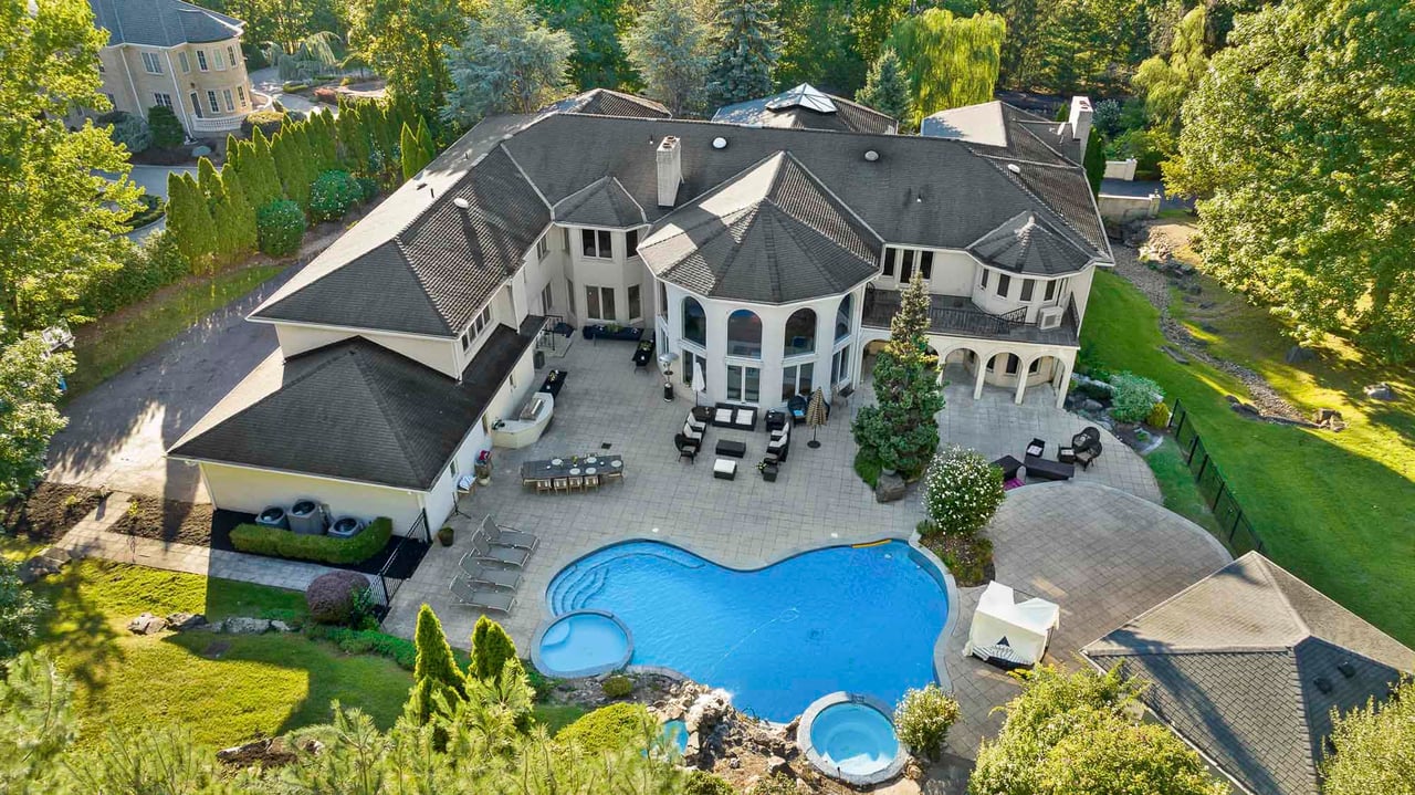 14 E Hill Ct, Cresskill