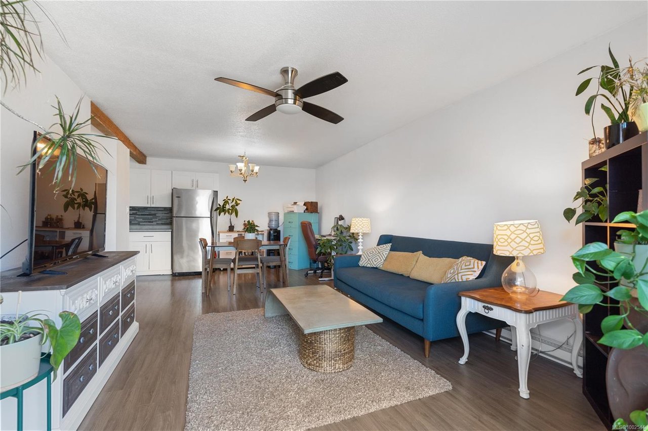 303-848 Esquimalt Rd, Esquimalt