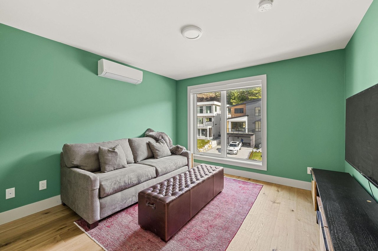 27-3385 Mamquam Rd