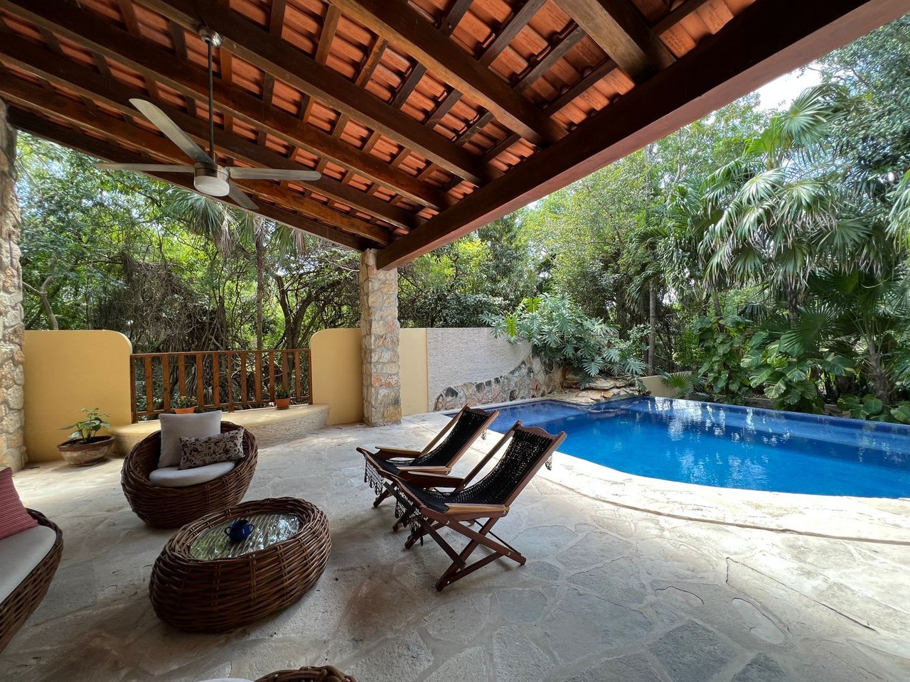 Art House in Puerto Aventuras for Sale / Pool Garden LIVINGROOM