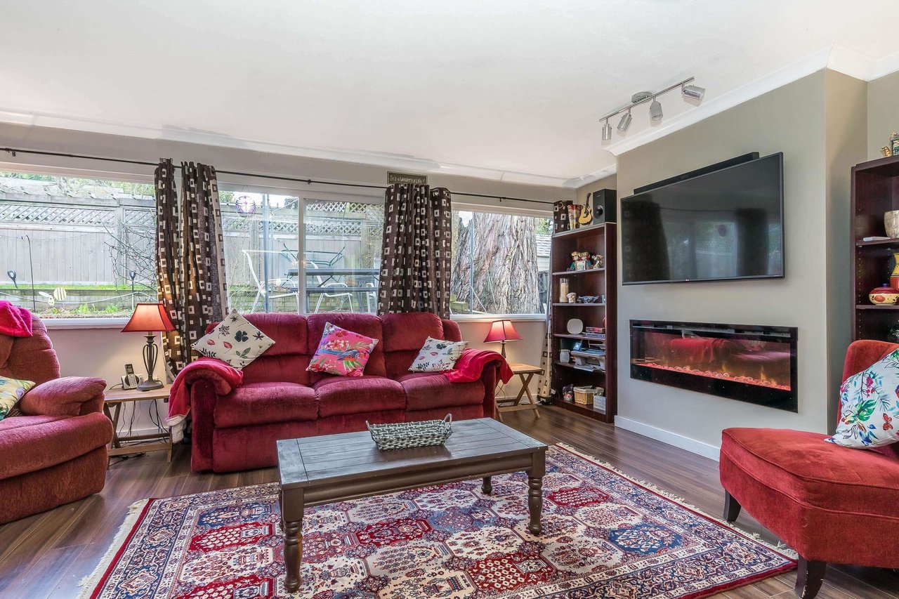 11044 Southridge Rd