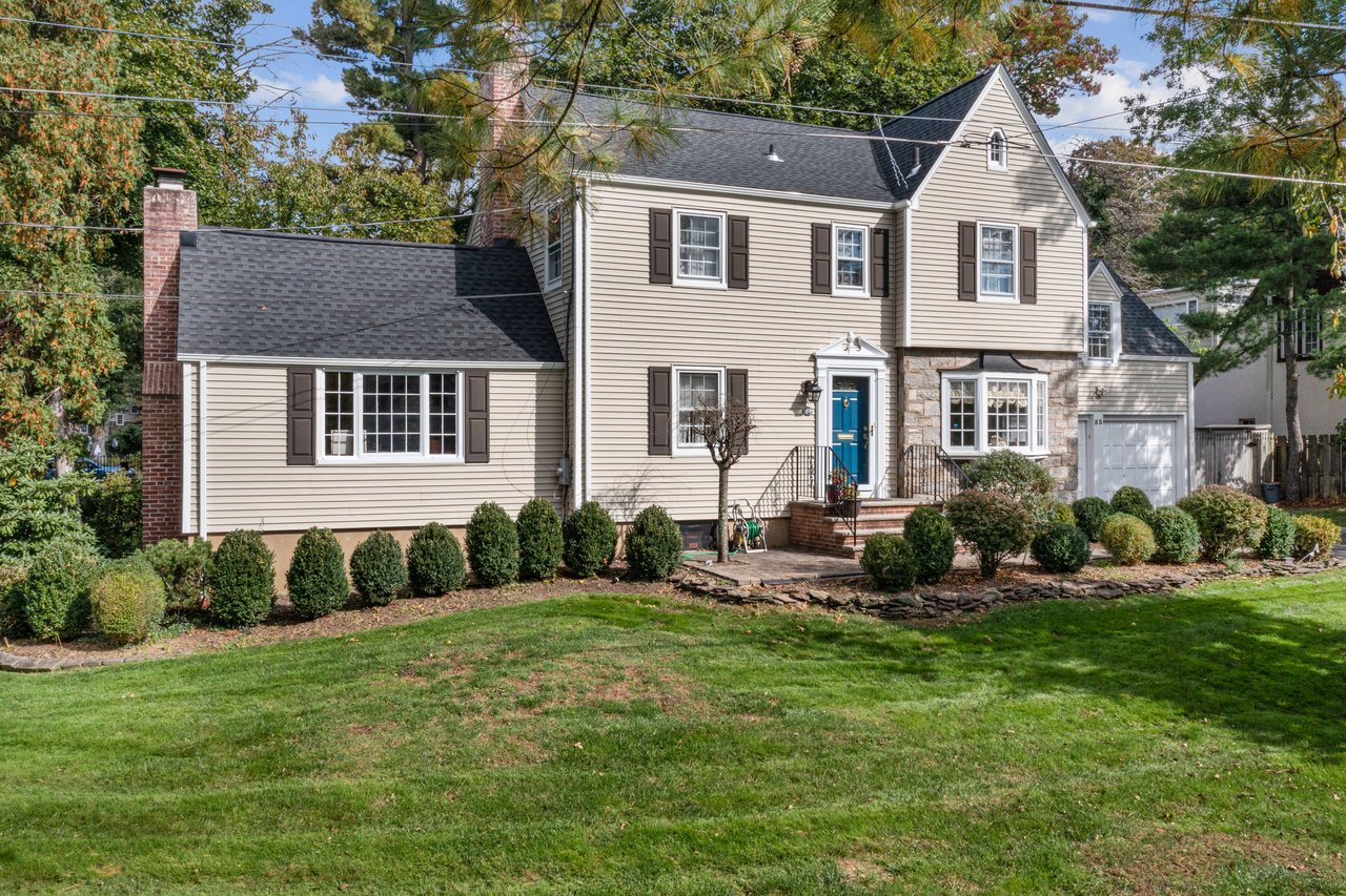 53 Colonial Way