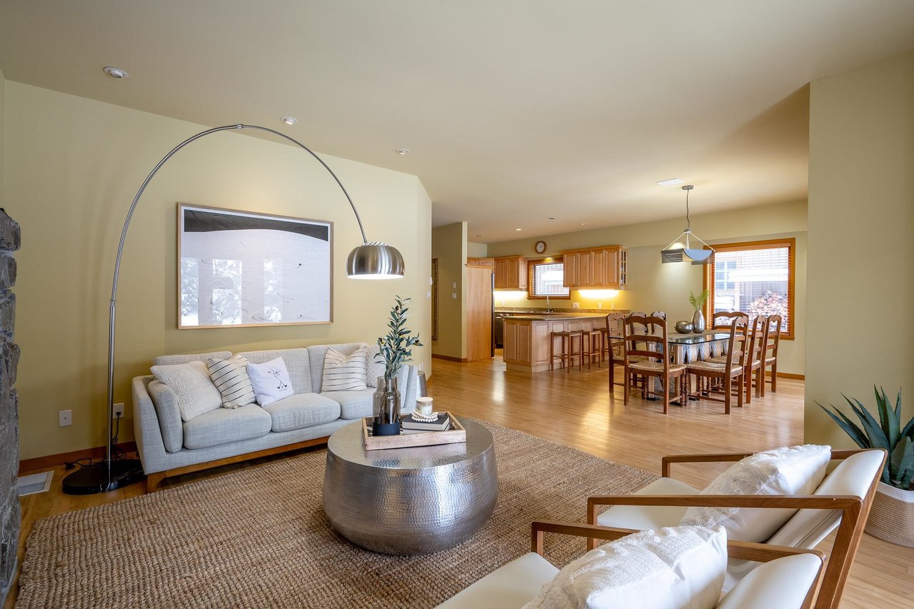 8107 Muirfield Cres