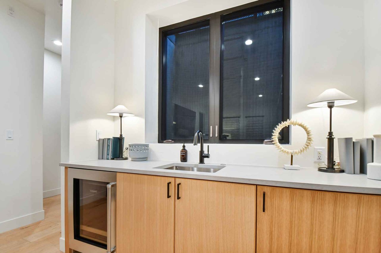 1125 Park Ave