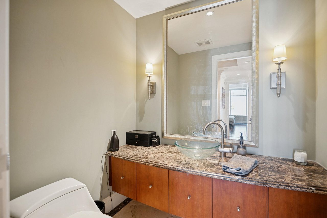 2302-428 Beach Cres