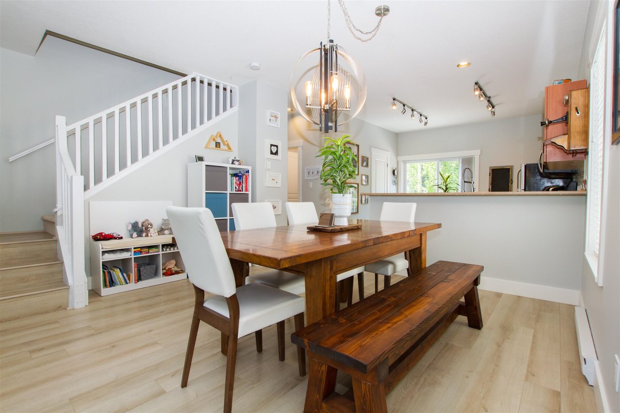11-1800 Mamquam Rd