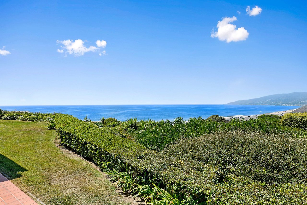 Unobstructed Ocean Views at Zuma Bay Villas