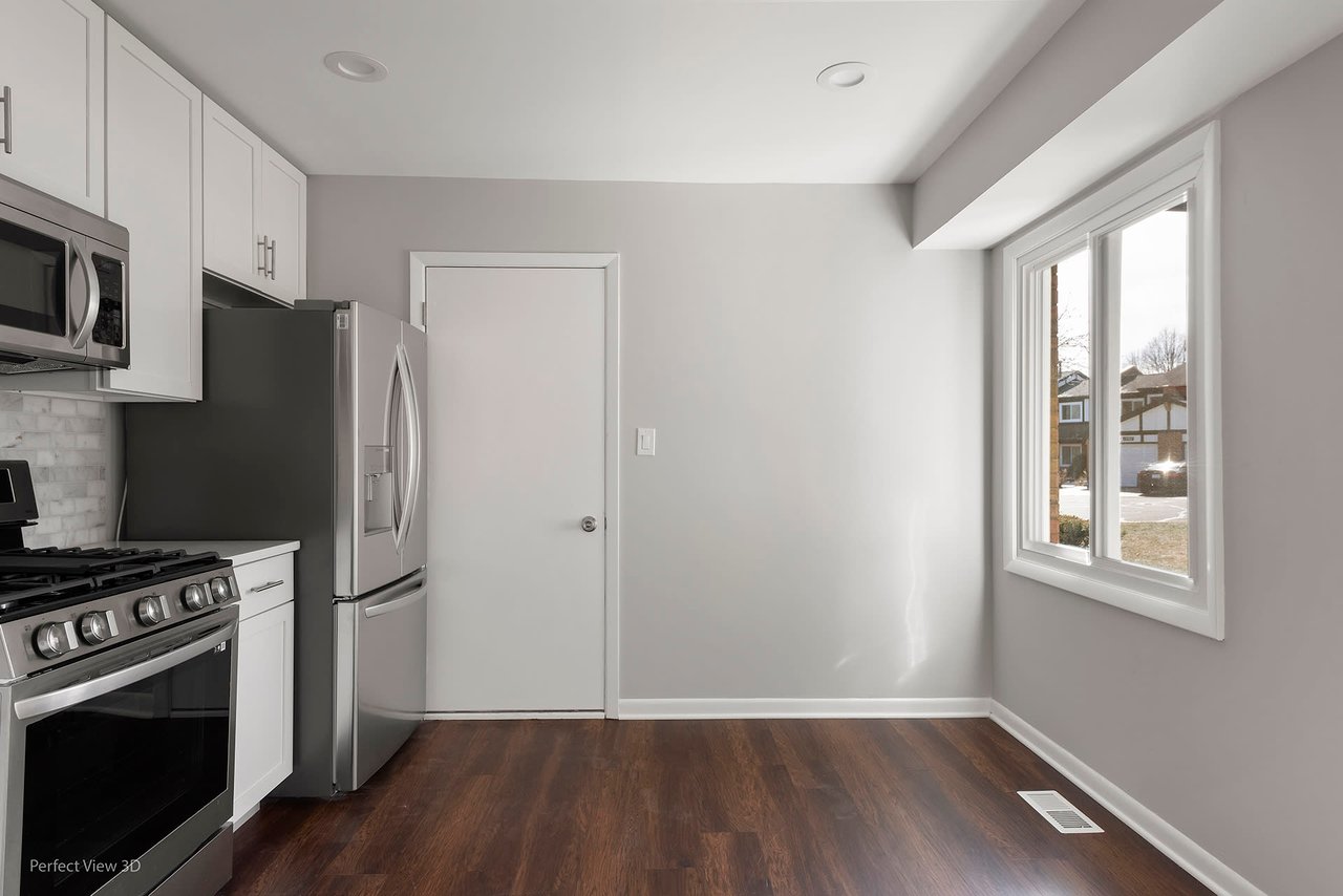 1506 Columbia Ct, Elk Grove Village, IL 60007