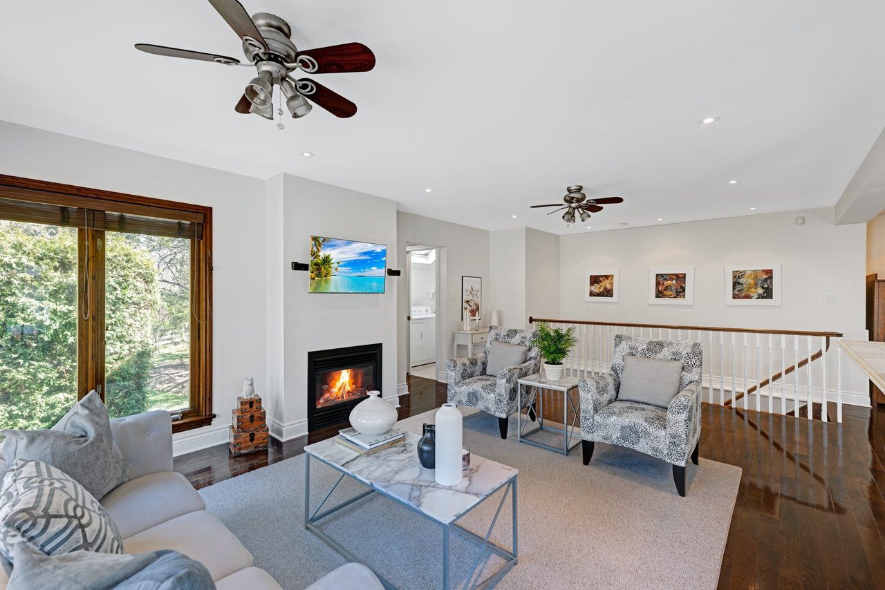 1255 Lorne Park Rd